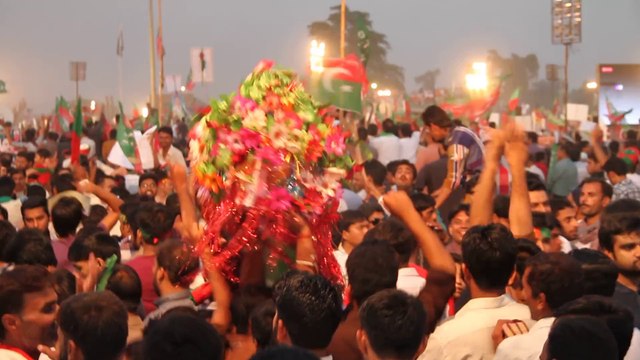 Go Nawaz Go with Music at PTI LAHORE JALSA AT MINAR-E-PAKISTAN with IMRAN KHAN 28th SEPTEMBER 2014 -Recorded with Canon ESO 7D