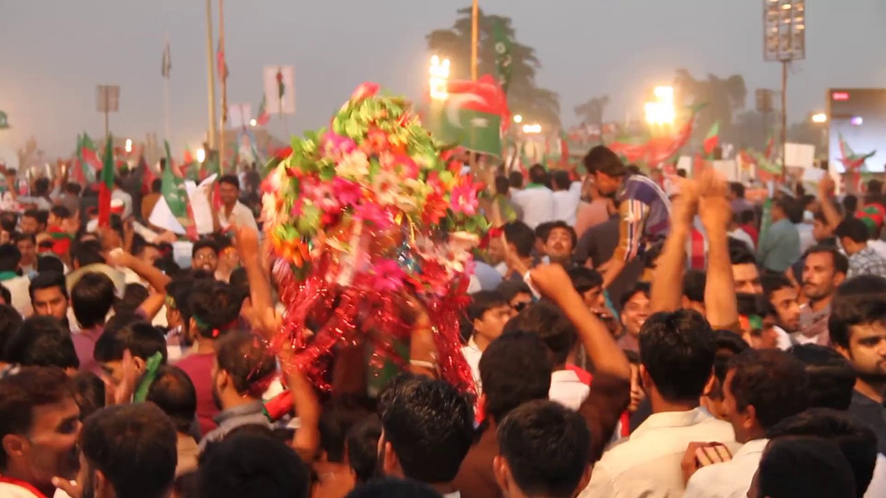 Go Nawaz Go with Music at PTI LAHORE JALSA AT MINAR-E-PAKISTAN with IMRAN KHAN 28th SEPTEMBER 2014 -Recorded with Canon ESO 7D