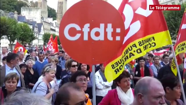 Morlaix. 400 manifestants en réaction à l'incendie du centre des impôts