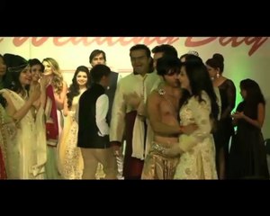 OMG Karanvir Bohra Kisses Model On Ramp