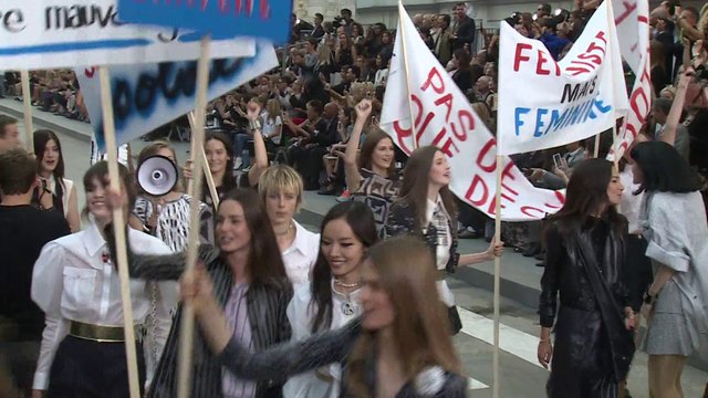 Le défilé Chanel printemps-été 2015