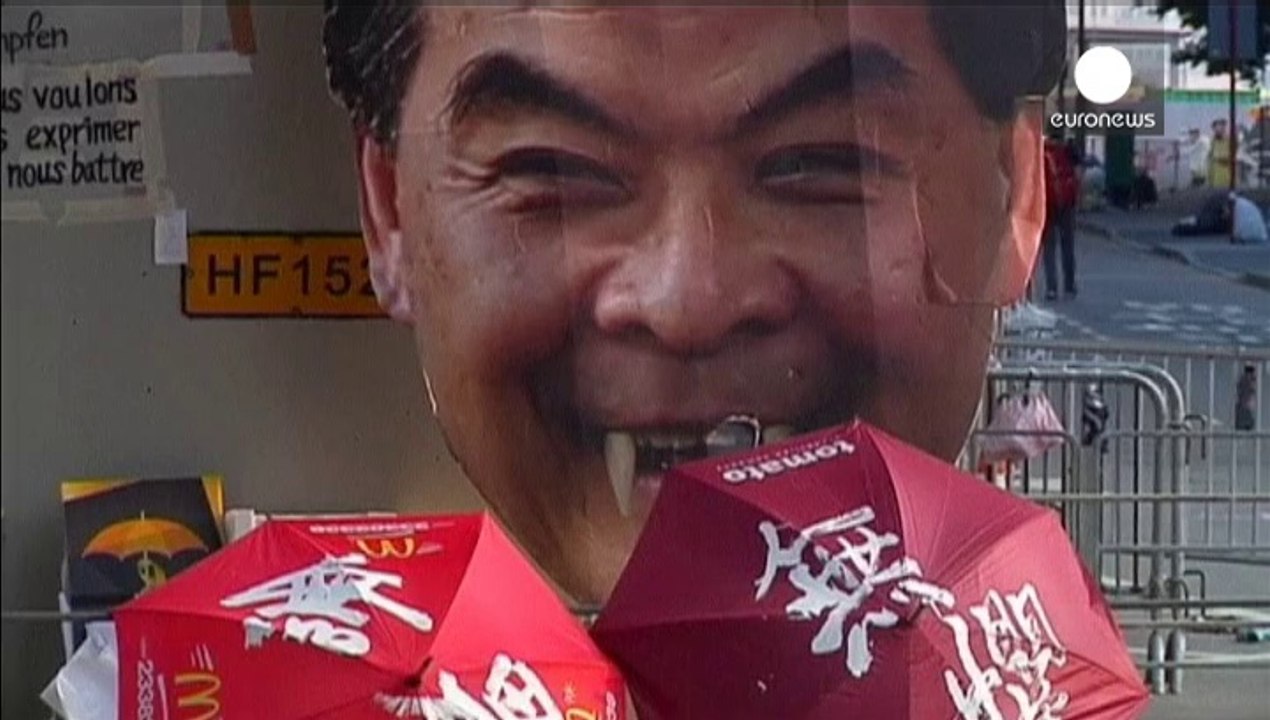 معترضان در هنگ کنگ سه شنبه شب در خیابانها ماندند