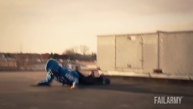 Les plus gros FACEPLANT de cette année : chutes tête la première!