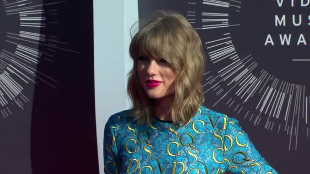 Taylor Swift Stands Behind Emma Watson