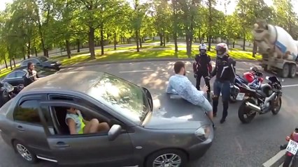 Motoristas atacan a conductor con sorpresa