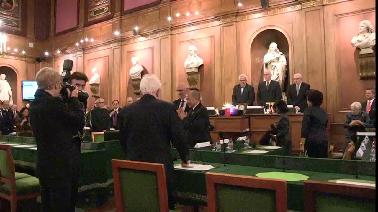 Journée d’études du 9 mai 2014 :"Deux décénnies de coopération archéologique franco-cambodgienne à Angkor" - Départ de Sa Majesté NORODOM Sihamoni