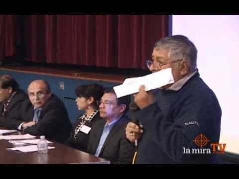 Peruvian Parade Pedro Velazquez se lava las manos