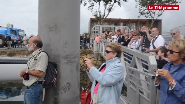 Vannes. Spindrift 2 remis à l'eau au chantier Multiplast