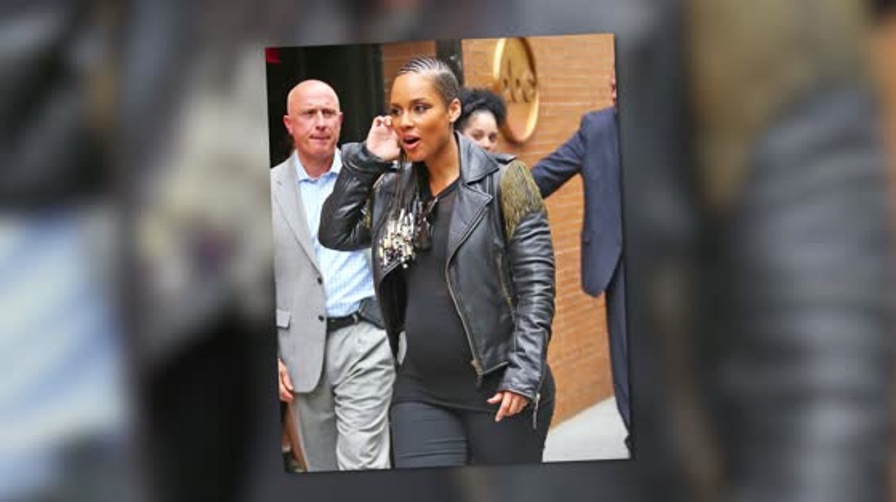 Heavily Pregnant Alicia Keys Appears On The View