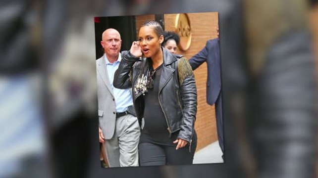 . Die hochschwangere Alicia Keys tritt bei The View auf