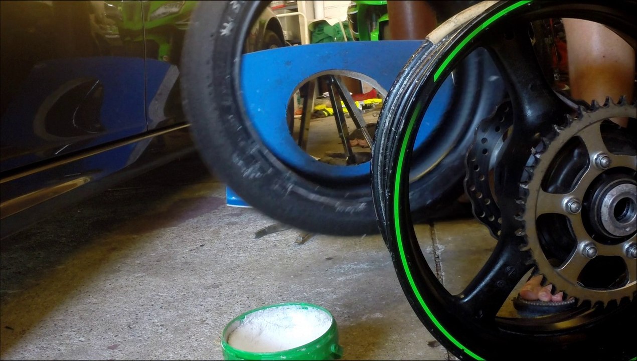 Démonter et monter un pneu moto