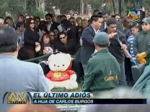 Entierran restos de hija de Carlos Burgos