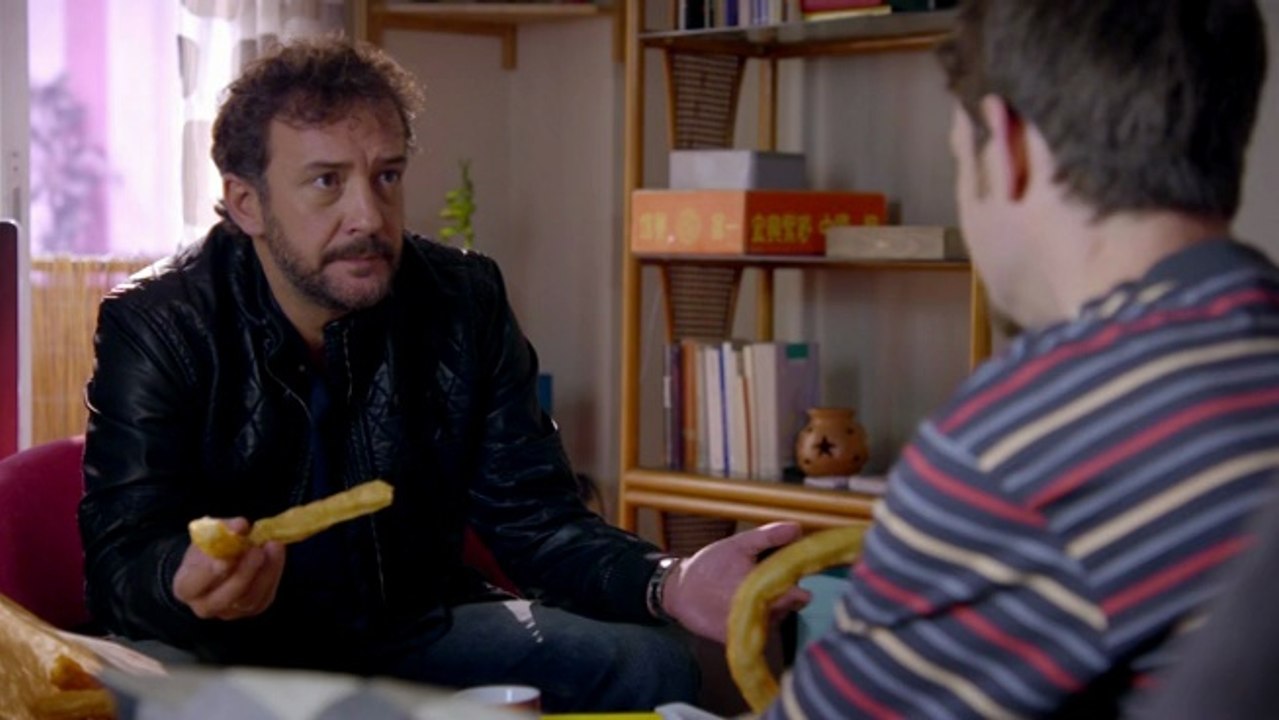 César descubre a Susi con Molina - Vive Cantando