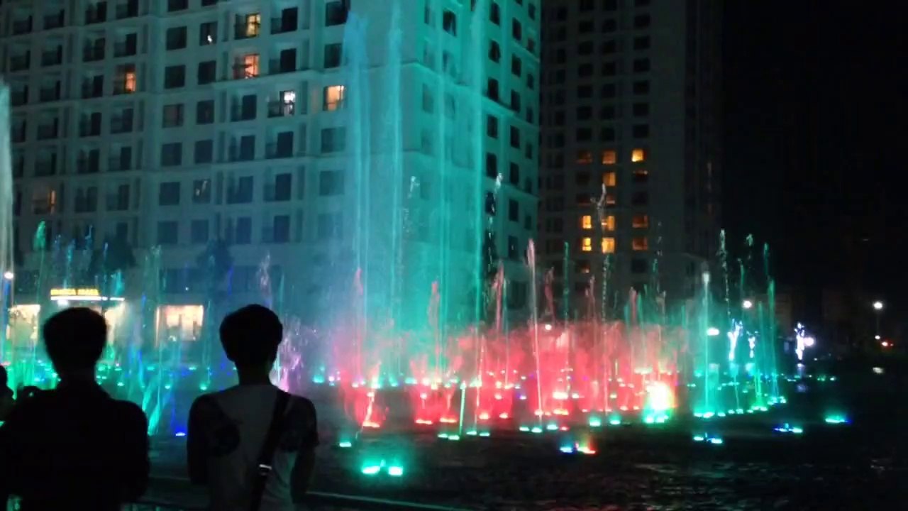 Nhạc nước đặc sắc của Vinhomes. Hotline- 0902531888