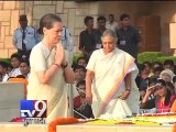 On Gandhi Jayanti : Sonia Gandhi pays homage to Mahatma Gandhi - Tv9 Gujarati