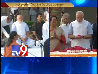 Modi visits Rajghat, pays tribute to Gandhi