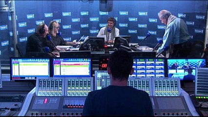 TEASER Nicolas Canteloup :  Les Le Pen roulent trop à droite