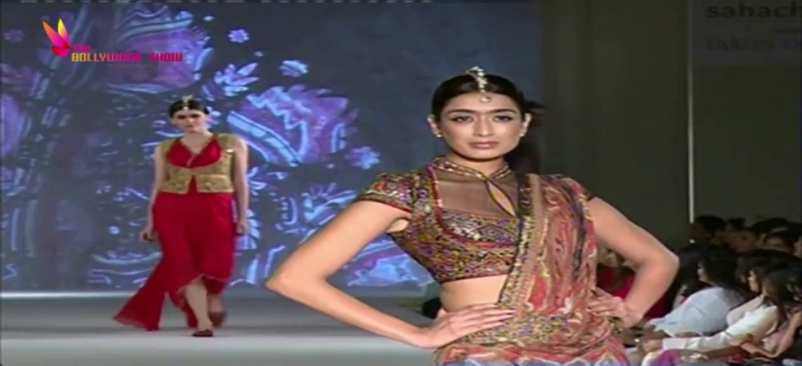 Showstopper Sonakshi Sinha Walks Ramp For Tarun Tahiliani !