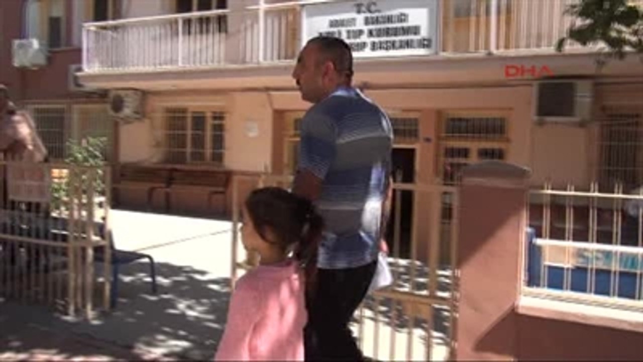 Adana Öğretmen Makasla Yaraladı İddiası