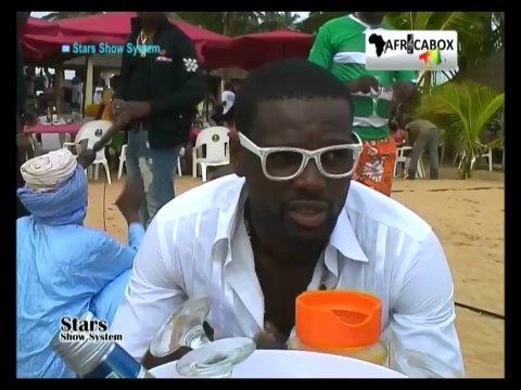 Lino Versace Le coupe decale , concepte d'unicite se rapproche du zouglou