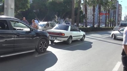 Adana Kadın Sürücü Yaya Geçidinde Genç Kıza Çarptı