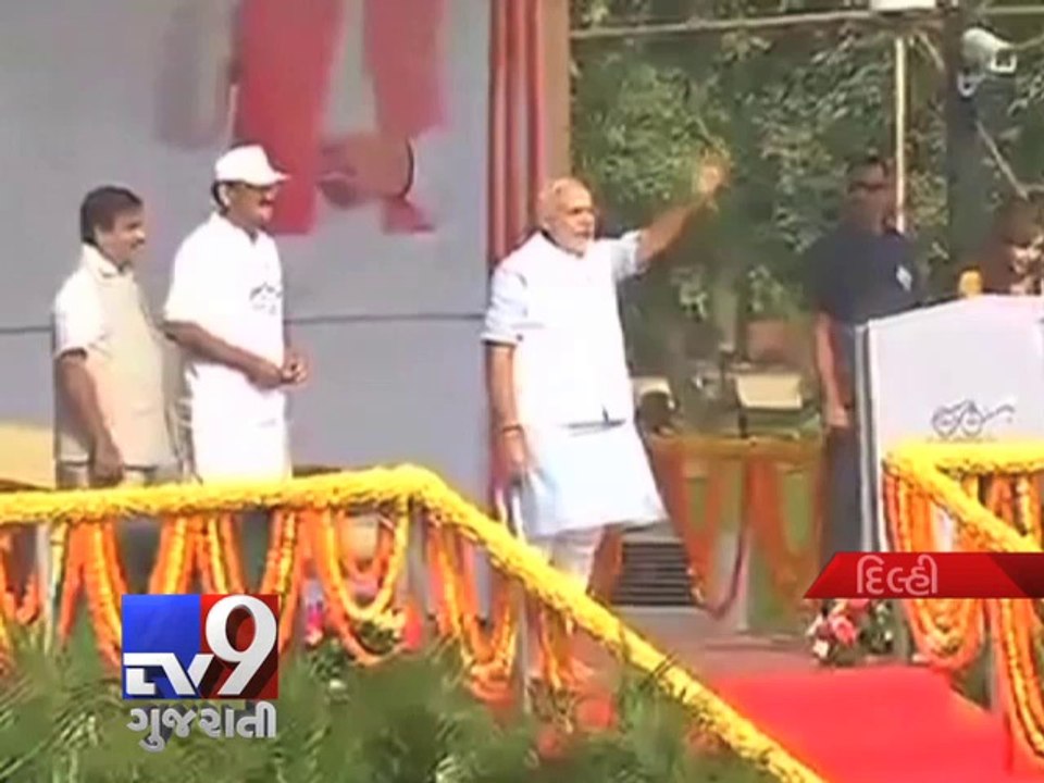 PM Narendra Modi and political dignitaries swee...