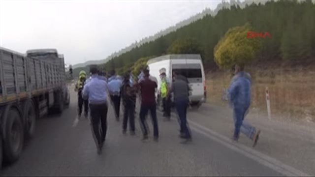 Kahramanmaraş 2 Minibüsten 100 Bin Paket Kaçak Sigara Çıktı