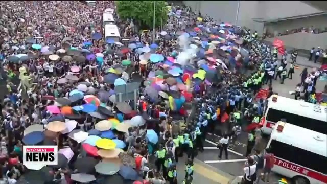 Hong Kong protesters threaten to occupy gov't buildings