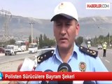 Polisten Sürücülere Bayram Şekeri