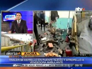 Tráiler choca contra paradero y arrolla a una ambulante