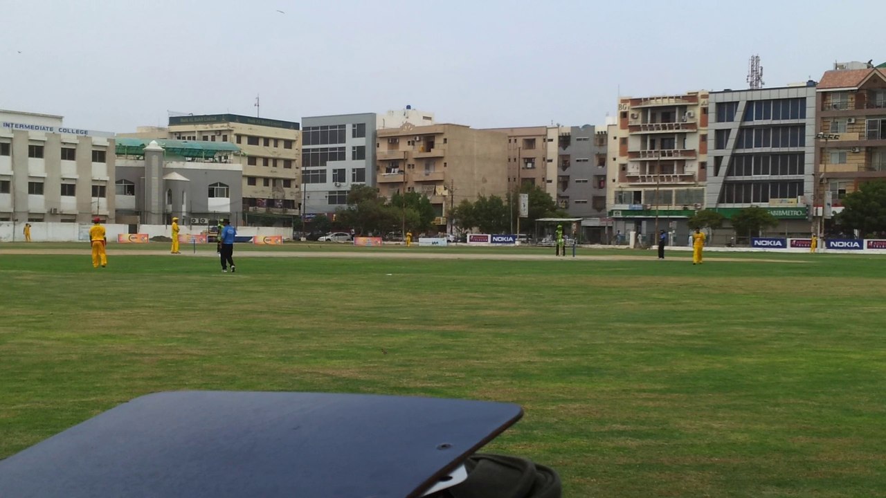 ATIF MAQBOOL BOWLING : MOHAMMAD SAMI BATTING : CRICKET COMMENTARY NADEEM BUKHARI :  3rd VITAL 5 CLUB RAMZAN CRICKET FESTIVAL 2014 : 2nd SEMI FINAL MATCH : OMAR CC KARACHI v TAPAL CC KARACHI : 26-07-14 (4)