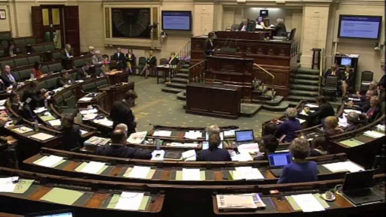 Laurent LOUIS à Di Rupo: "J'ai envie de vous faire bouffer votre noeud papillon !"