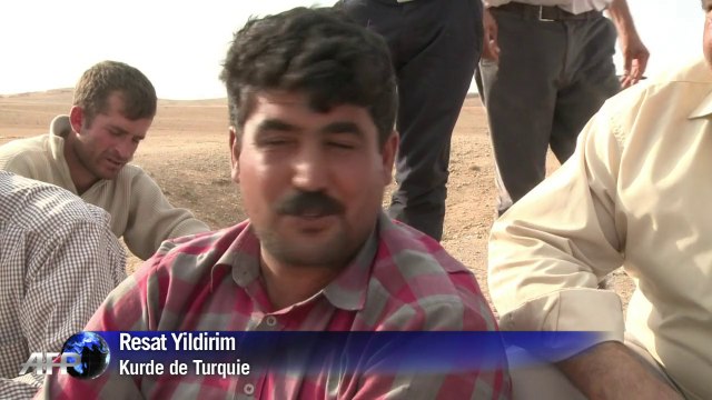 Les kurdes de Turquie observent les combats à Kobané