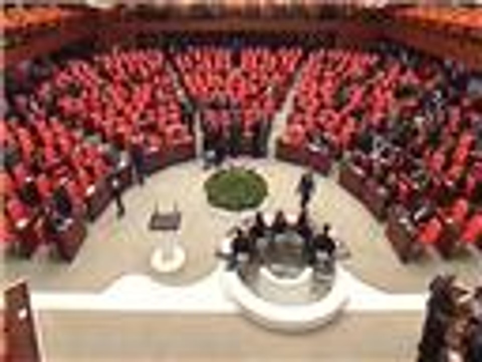 البرلمان التركي يفوض الجيش بالتدخل في سوريا والعراق