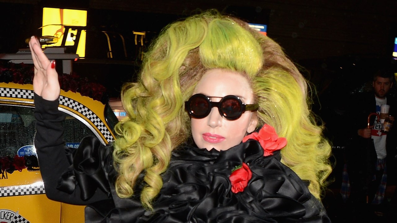 Lady Gaga & Britney Spears’ “Paparazzi” Tips for Justin Bieber