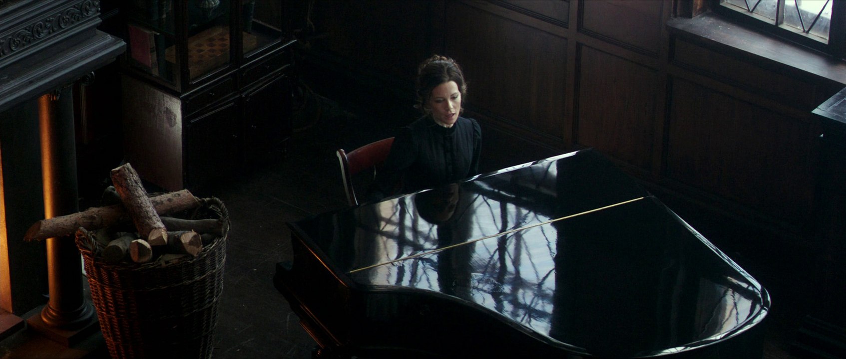 Stonehearst Asylum - Official Trailer