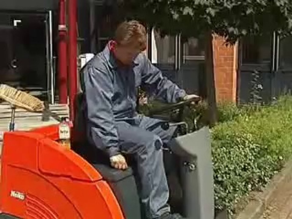 Hako Jonas 980 Ride-on Sweeper