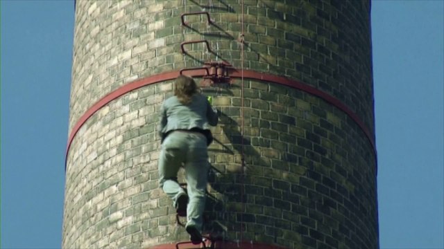 Escalader les cheminées industrielles: un hobby tchèque