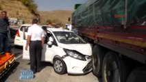 Elazığ-Malatya Karayolunda Kaza: 1'i Polis 3 Kişi Yaralandı