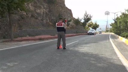 Jandarmadan Mezar Ziyaretinde Bayram İkramı