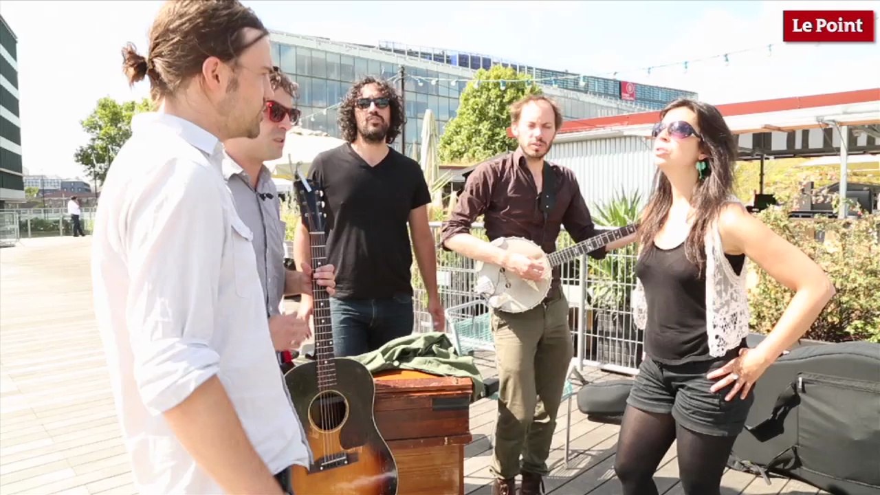 The Barr Brothers reprend "Small Song" de Lhasa