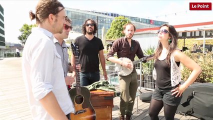 The Barr Brothers reprend "Small Song" de Lhasa