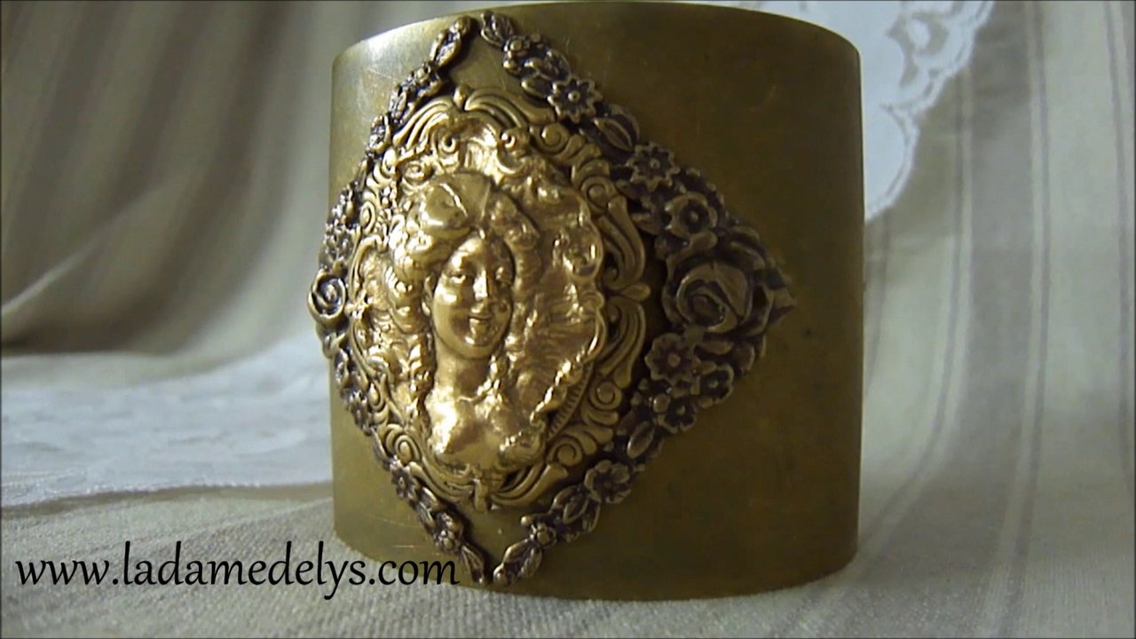 bracelet rococo shabby chic avec portrait de Marie-Antoinette