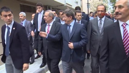 Davutoğlu Çocuklarla Top Oynadı Bahşiş Verdi