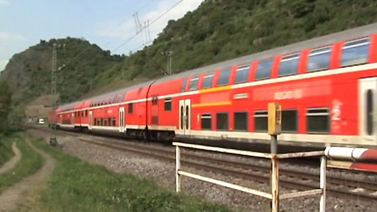 Züge auf der rechten Rheinstrecke zwischen Hammerstein und Leutesdorf, DP E42 mit Henkelzug, 155, 2x 185, 145, 143, 2x 425