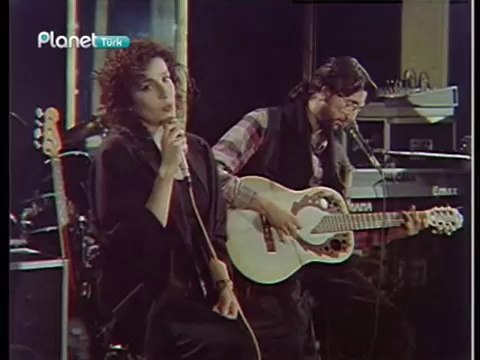 Ayşegül Aldinç- Benimle Oynar mısın