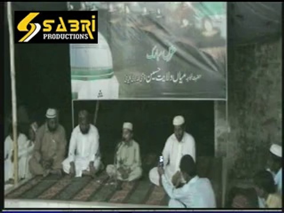 ek main hi nahin un per qrban zmana hy