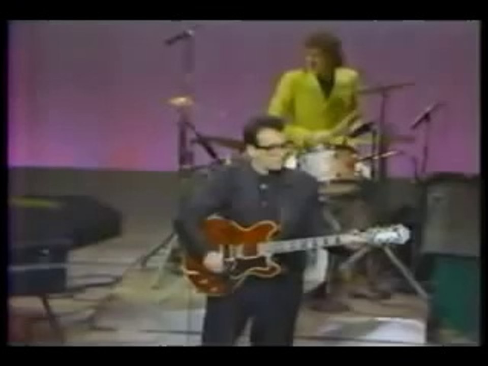 Elvis Costello - Man Out Of Time (Live 1982)