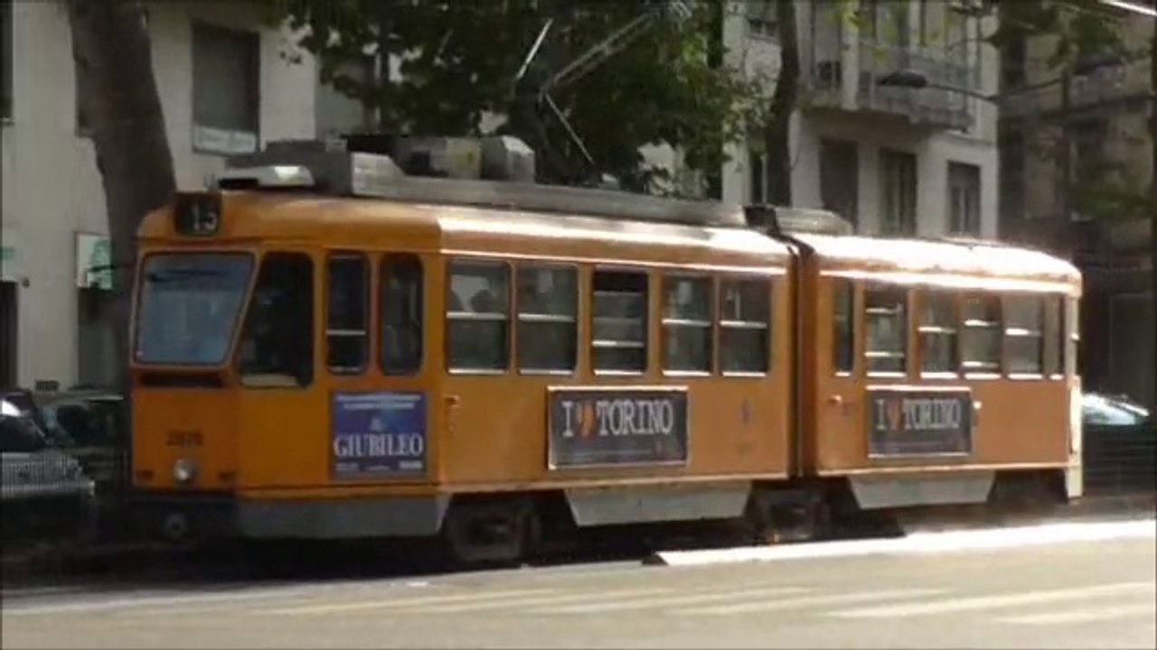 Tramway Série 2800 : Arrivée à la station Rondo Della Forca sur la ligne 13/ du tramway de Turin