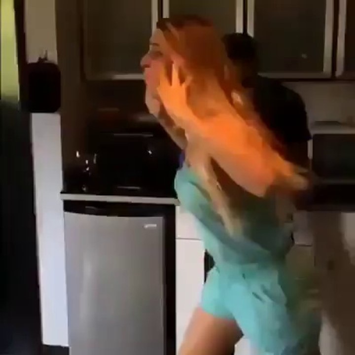 How to put salient mood on your wife watch video.